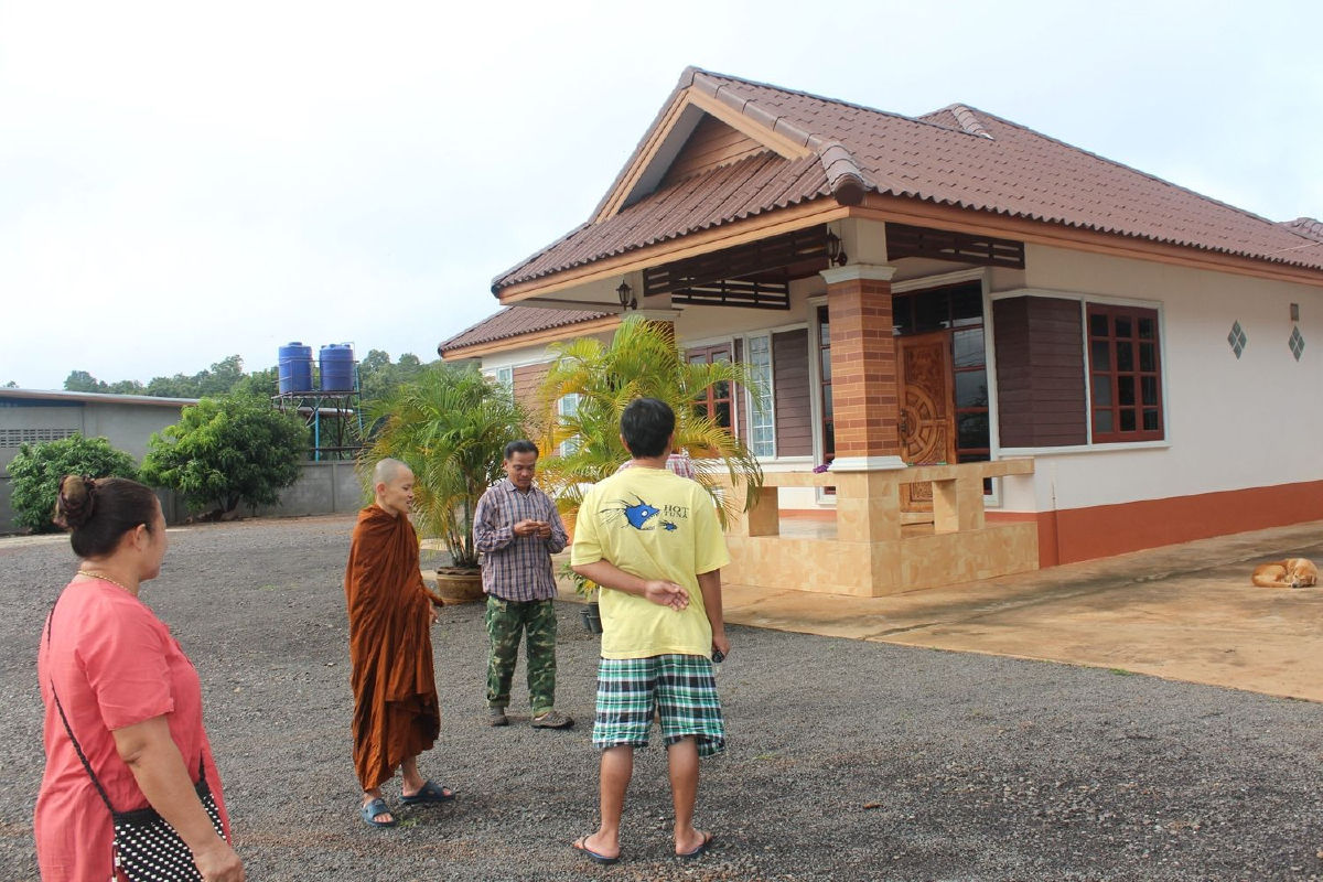 เสี่ยไร่มันไปบวชเป็นพระเจอโจรพังบ้านกวาดทรัพย์สิน2.5ล. เสี่ยไร่มันไปบวชเป็นพระเจอโจรพังบ้านกวาดทรัพย์สิน2.5ล.
