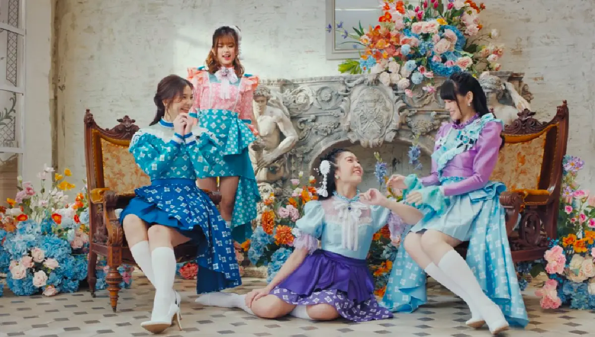 สมการรอคอย “BNK 48” ปล่อย mv ใหม่ #KimiwaMelodyTH สวยสง่าในชุดไทยประยุกต์