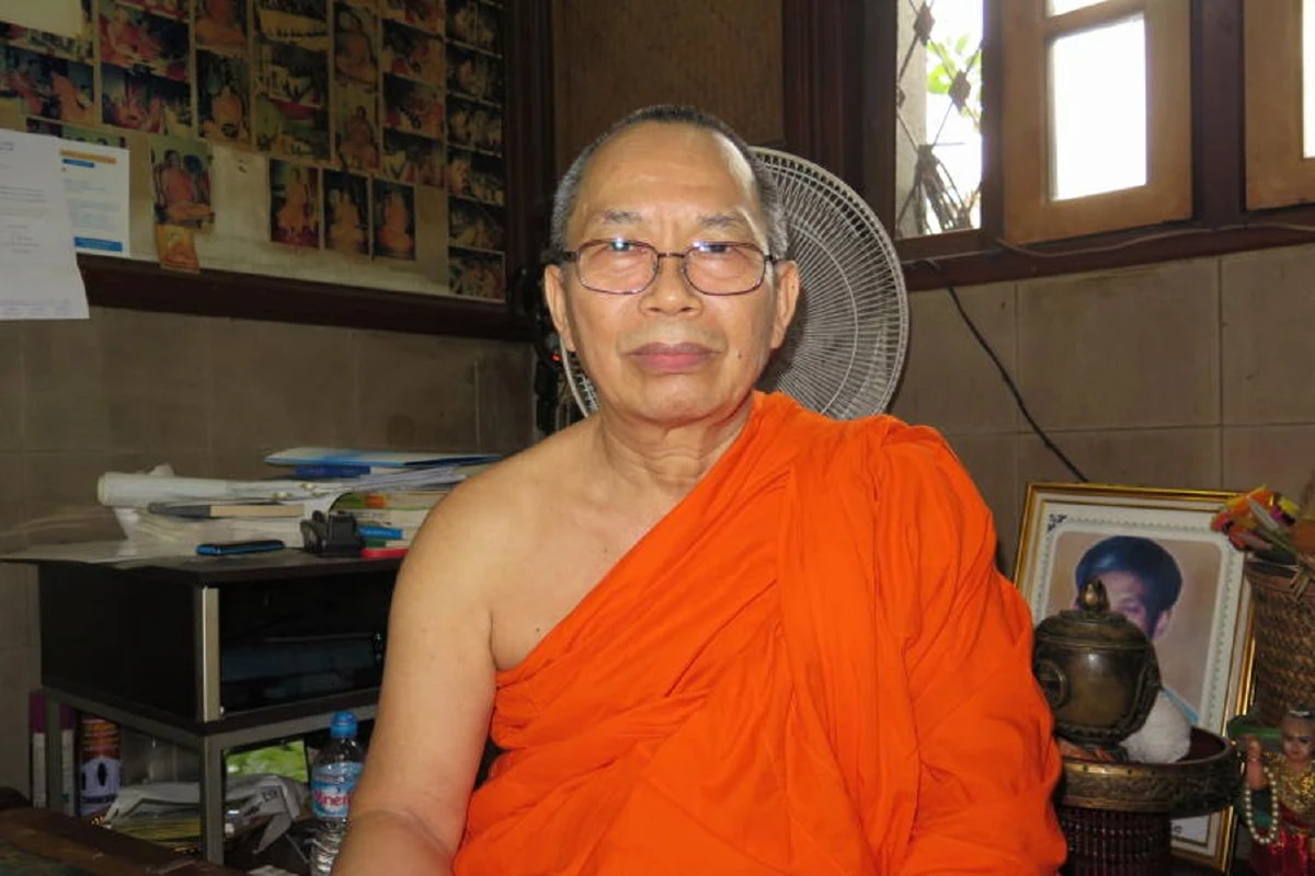 อนุสรณ์บุญเพ็ง หีบเหล็ก ที่วัดภาษี เอกมัย