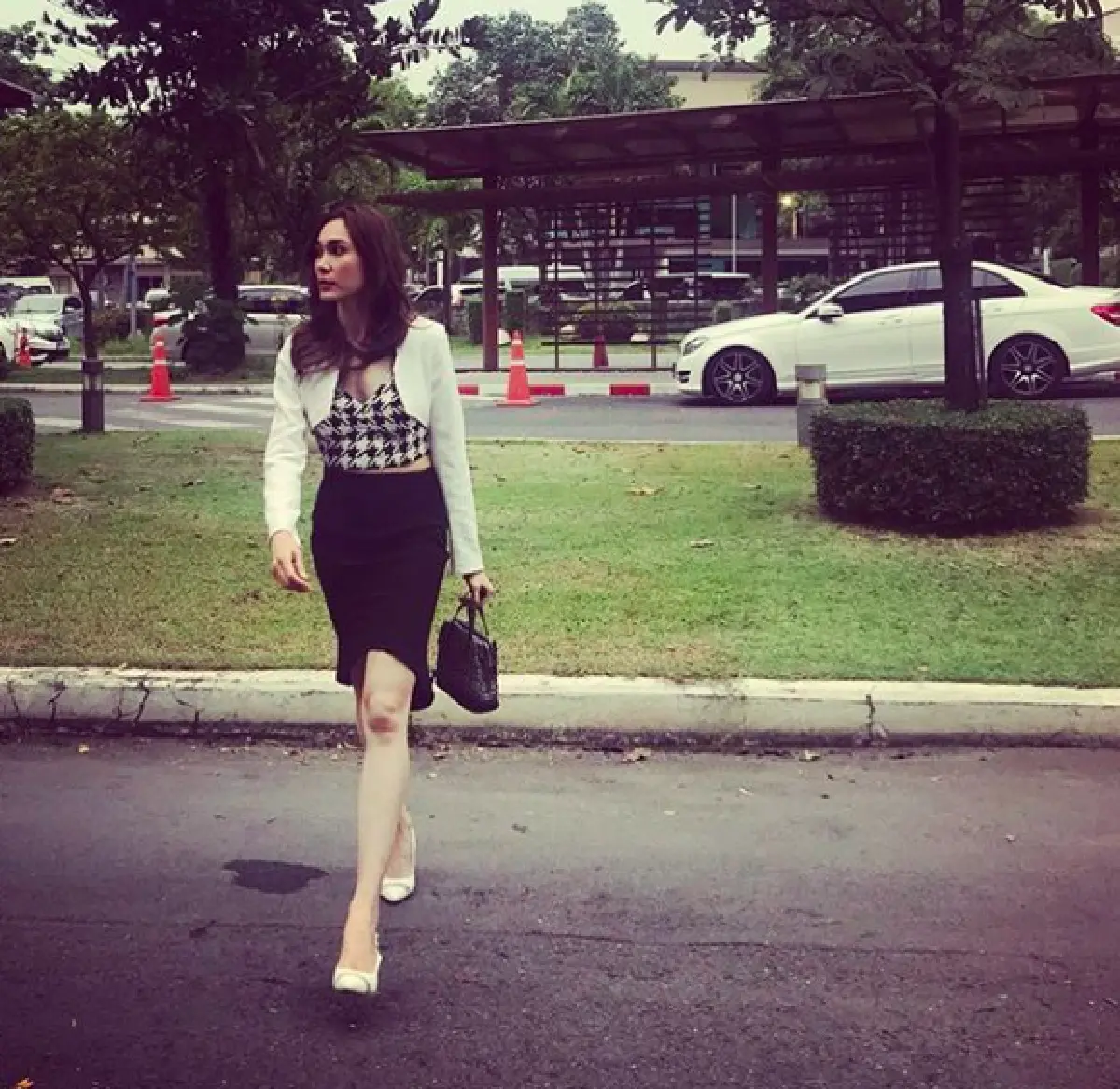 เป๊ะไม่เปลี่ยน! “อ้อน เกวลิน” กับปัจจุบันที่ยังคงยังสวยเซ็กซี่แม้ลูกหนึ่ง