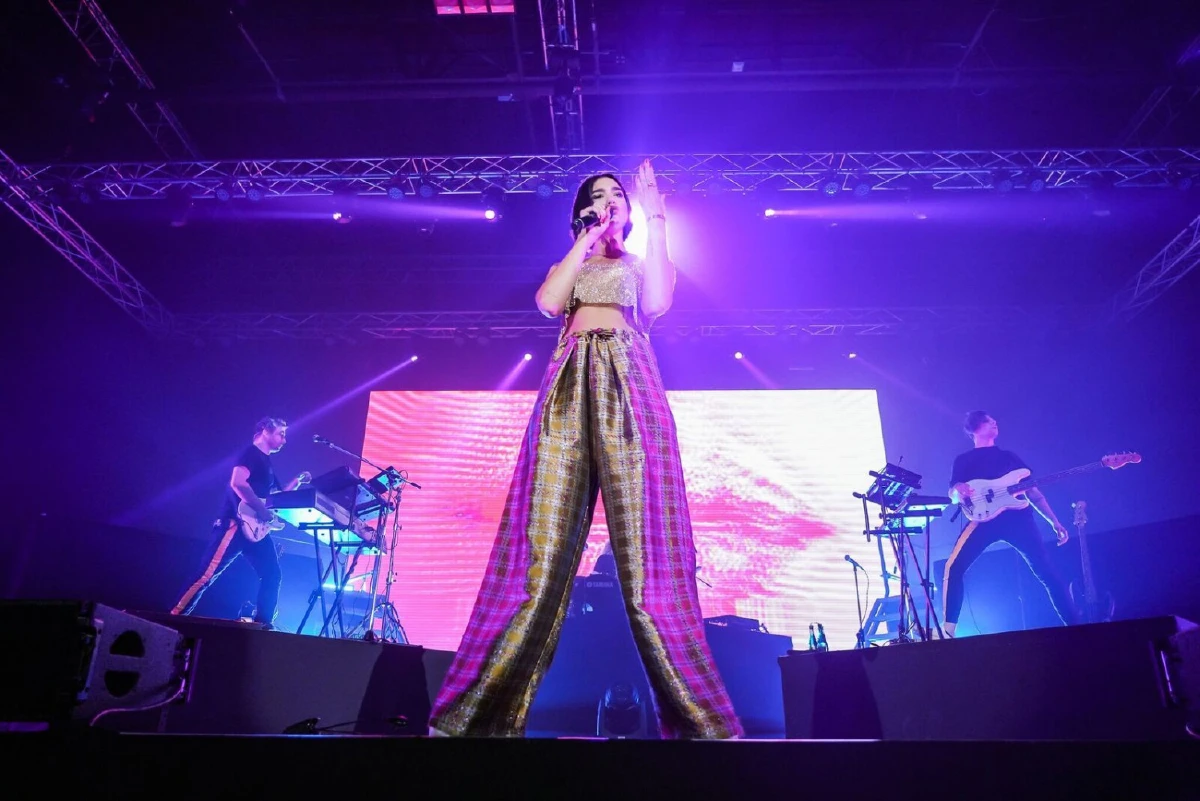 สาวฮอตพลังล้น! Dua Lipa ร้องเต้นจัดเต็มครั้งแรกในไทยประทับใจไร้ที่ติ