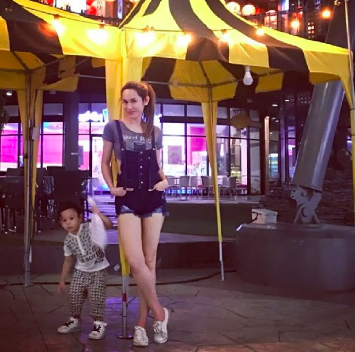 เป๊ะไม่เปลี่ยน! “อ้อน เกวลิน” กับปัจจุบันที่ยังคงยังสวยเซ็กซี่แม้ลูกหนึ่ง