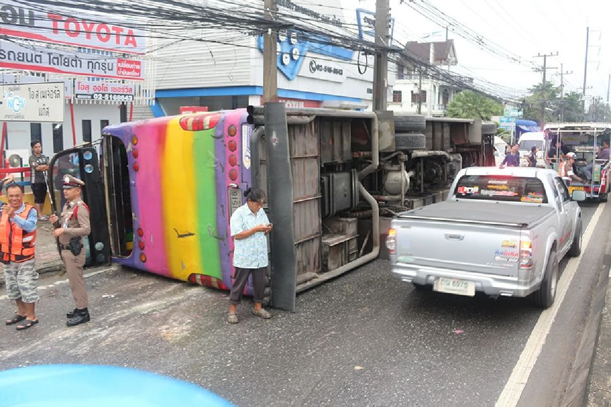 ลูกโชว์ผลตรวจพ่อขับรถบัสคว่ำไม่ได้เมาแต่เส้นเลือดในสมองแตก เตรียมเอาผิดคนรุมประชาทัณฑ์