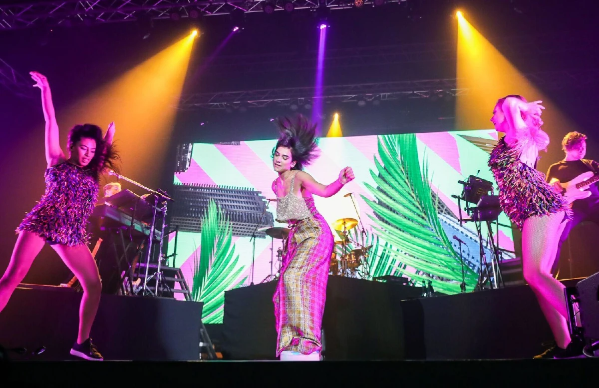 สาวฮอตพลังล้น! Dua Lipa ร้องเต้นจัดเต็มครั้งแรกในไทยประทับใจไร้ที่ติ