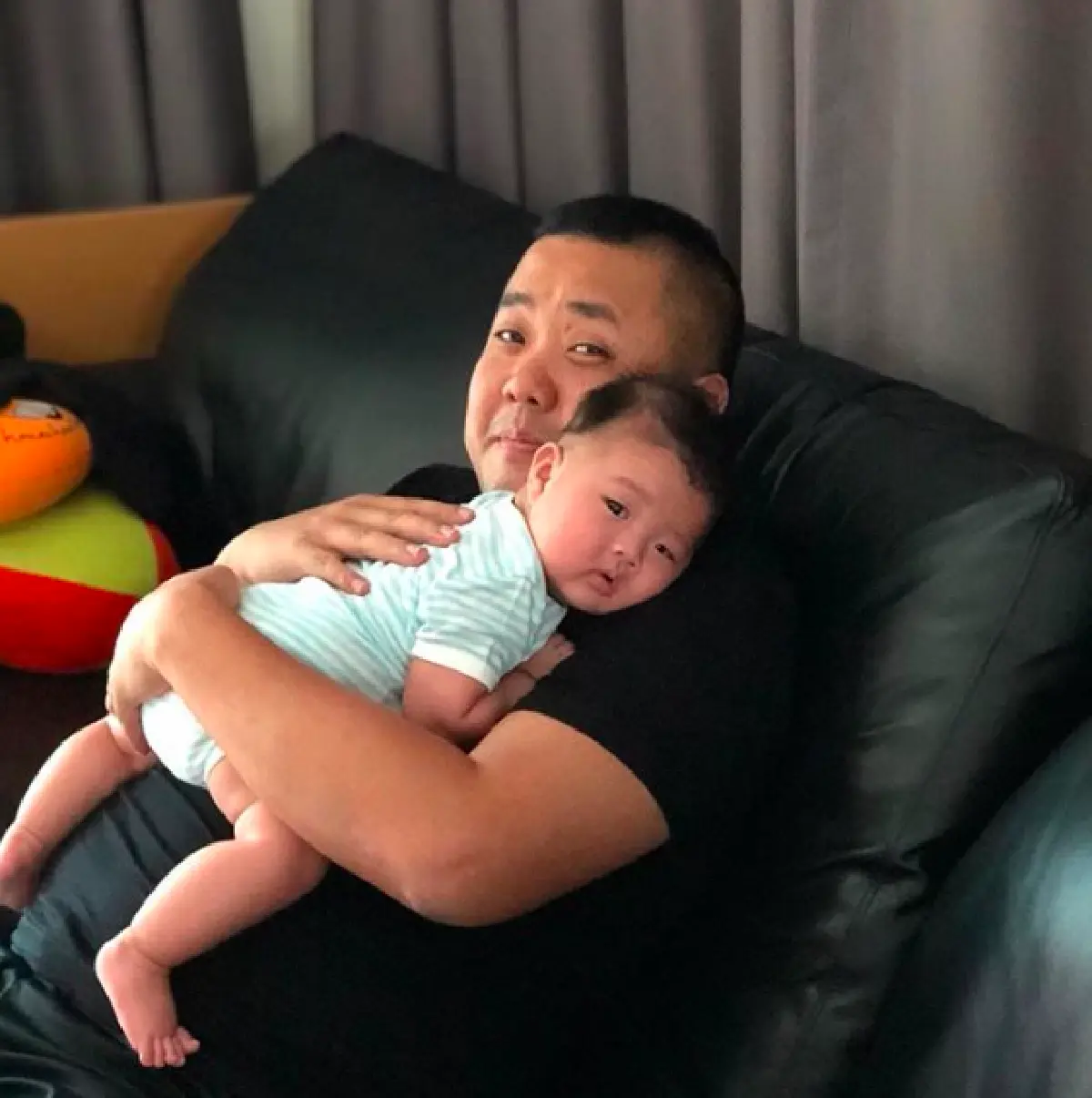 ส่องภาพ “น้องอาธิ” ลูกชาย "ดีเจอาร์ต มารุต” ที่กำลังอยู่จ้ำม้ำ น่ารักน่าชัง