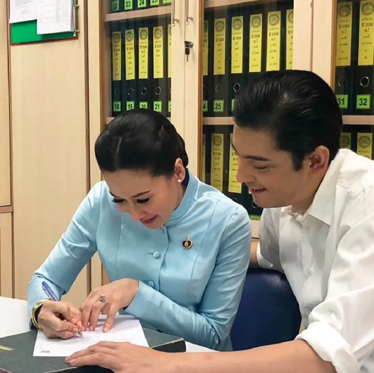 “ศรราม” ควง "ติ๊ก” จดทะเบียนสมรส เป็นภรรยาที่ถูกต้องตามกฎหมาย!