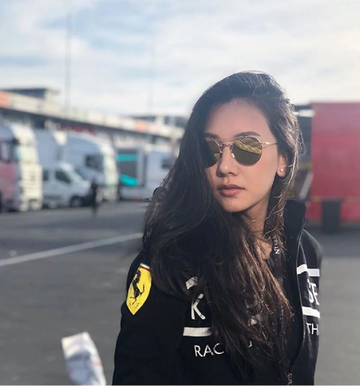 กำลังใจสำคัญ! นุ่น บินร่วมทริปเชียร์ ต๊อด แข่งรถติดขอบสนามที่ยุโรป