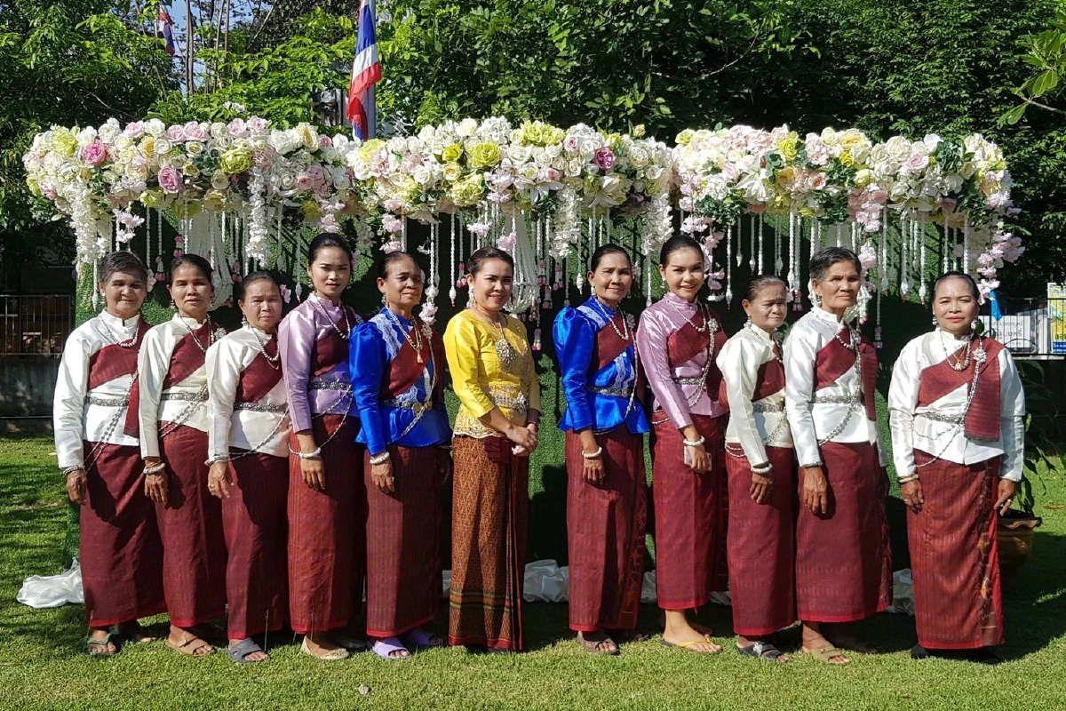 น่ารักประทับใจจบแล้วรุ่น1นักเรียนผู้สูงอายุรับประกาศนียบัตร