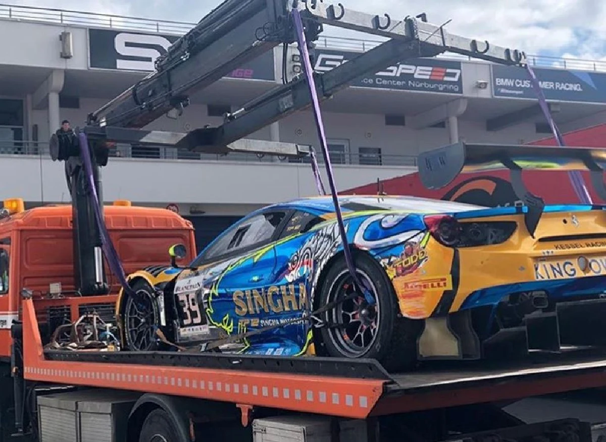 กำลังใจสำคัญ! นุ่น บินร่วมทริปเชียร์ ต๊อด แข่งรถติดขอบสนามที่ยุโรป