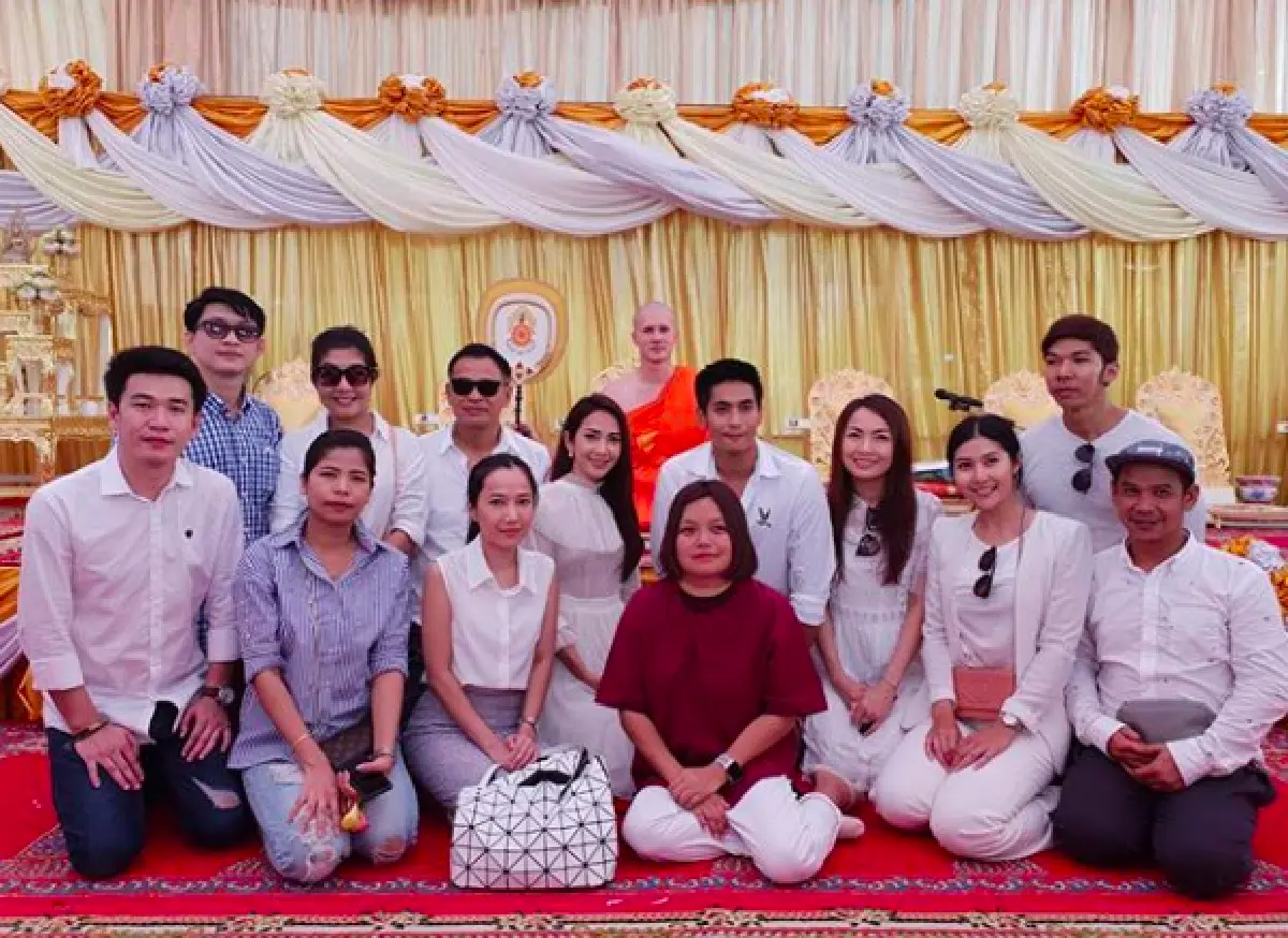 "มิกค์ ทองระย้า" เข้าสู่ร่มกาสาวพัสตร์นาน 24 วัน เพื่อนในวงการร่วมงานเพียบ
