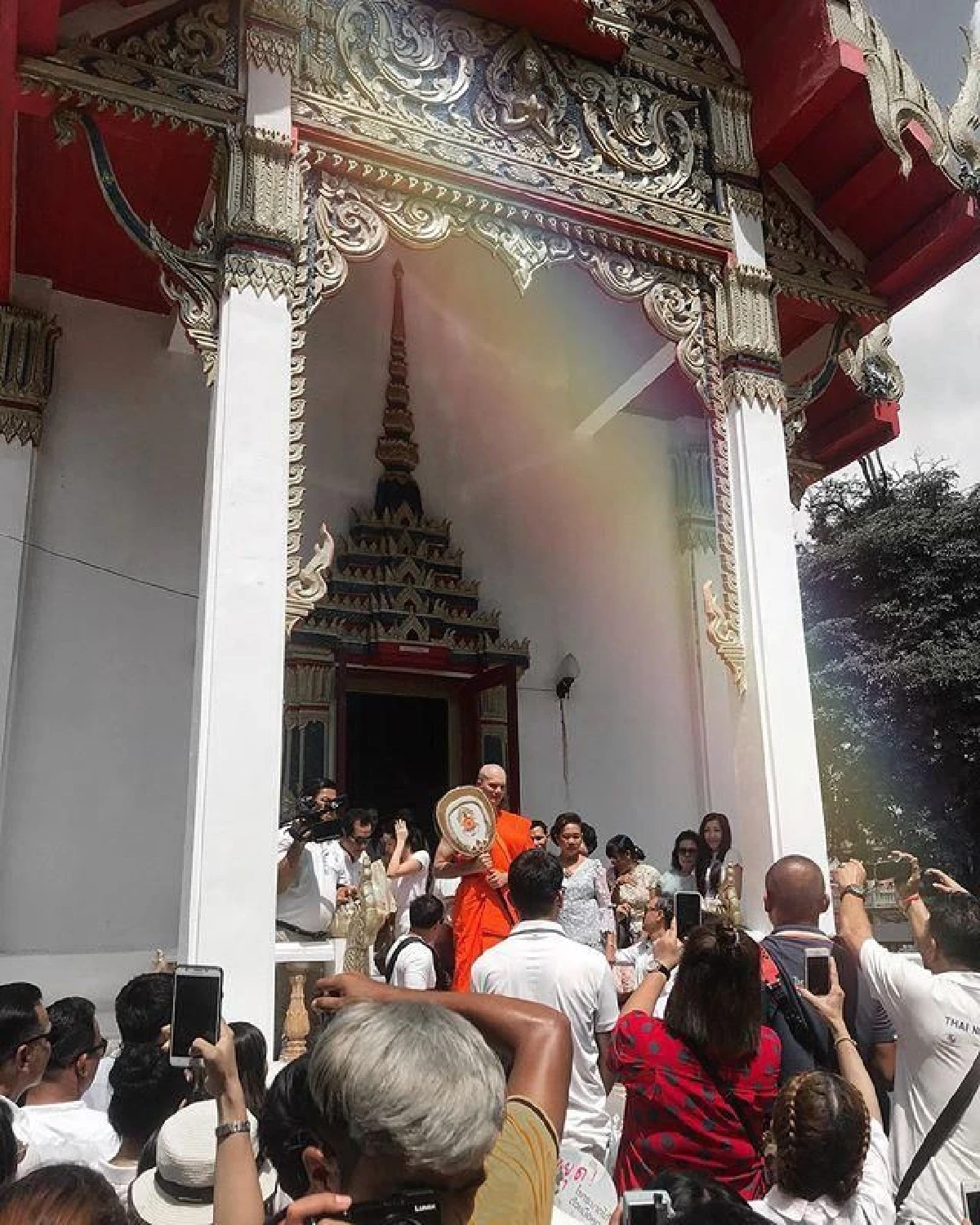 "มิกค์ ทองระย้า" เข้าสู่ร่มกาสาวพัสตร์นาน 24 วัน เพื่อนในวงการร่วมงานเพียบ