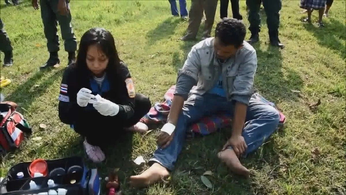 คนขับรถทัวร์ภูเก็ตหลับในตกข้างทางผู้โดยสารเจ็บ10ราย