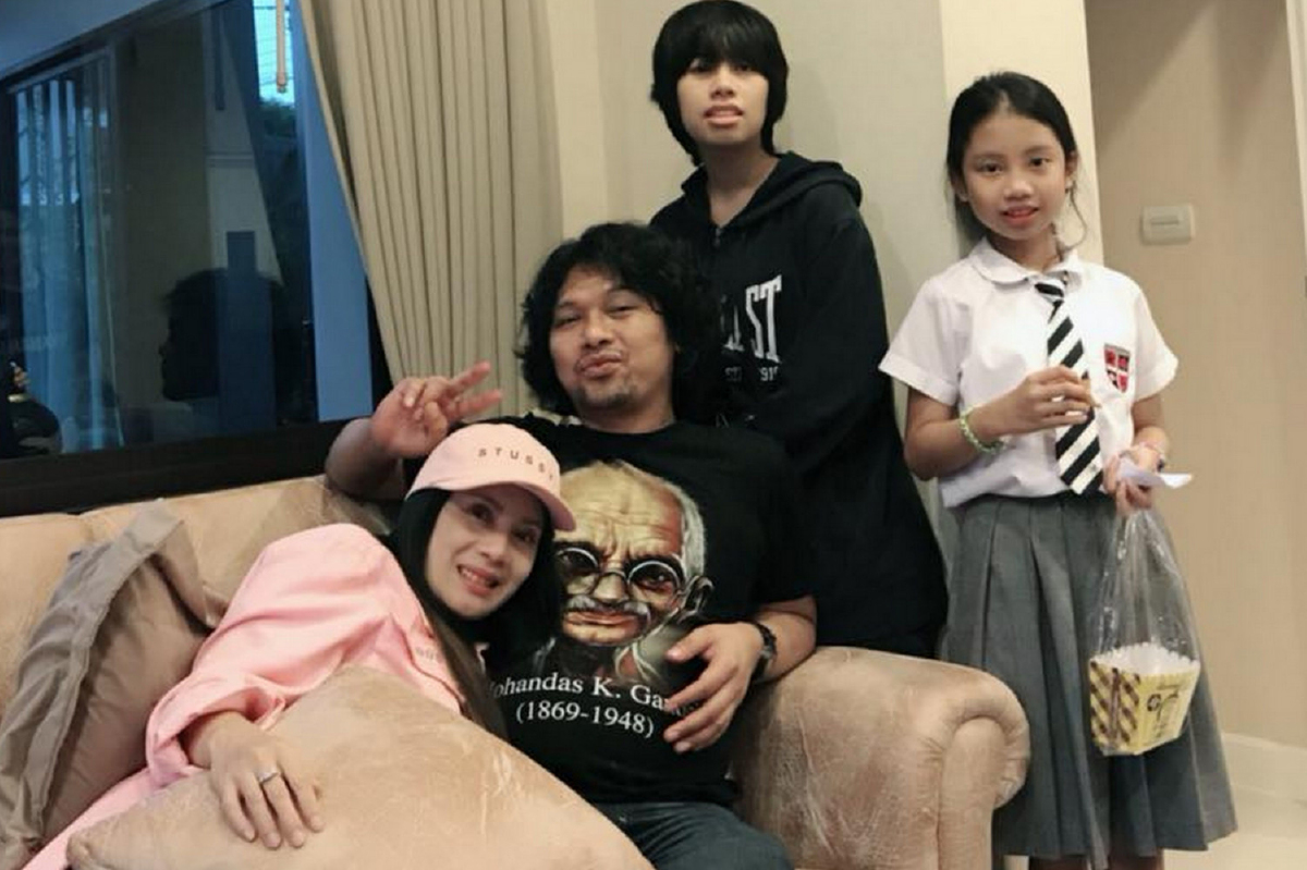 เสก โลโซ เผยภาพครอบครัวอบอุ่นในบ้านหลังใหม่ของ กานต์ วิภากร เสก โลโซ เผยภาพครอบครัวอบอุ่นในบ้านหลังใหม่ของ กานต์ วิภากร