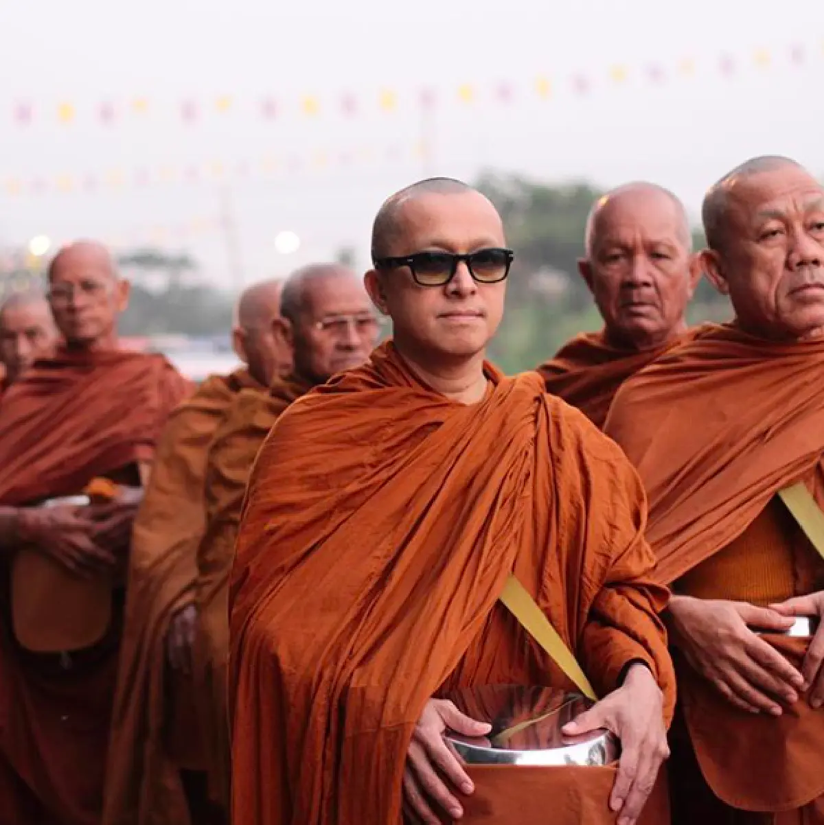 "ติ๊ก ชีโร่” ขอปลีกวิเวก! ลาบวชแบบเงียบๆ พร้อมอวยพรและขอบคุณทุกๆ คน