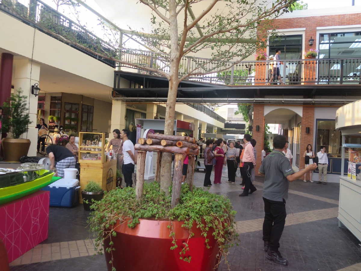 คอมมูนิตี้มอลล์ ฝน 4 แดด 8 รวยแล้วค่อยทำ