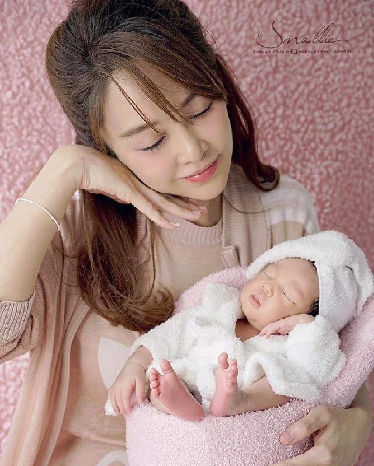 น่ารักทุกช็อต! น้องปาลิน ลูกสาว เป้ย ปานวาด ถ่ายแฟชั่นแรกเกิด
