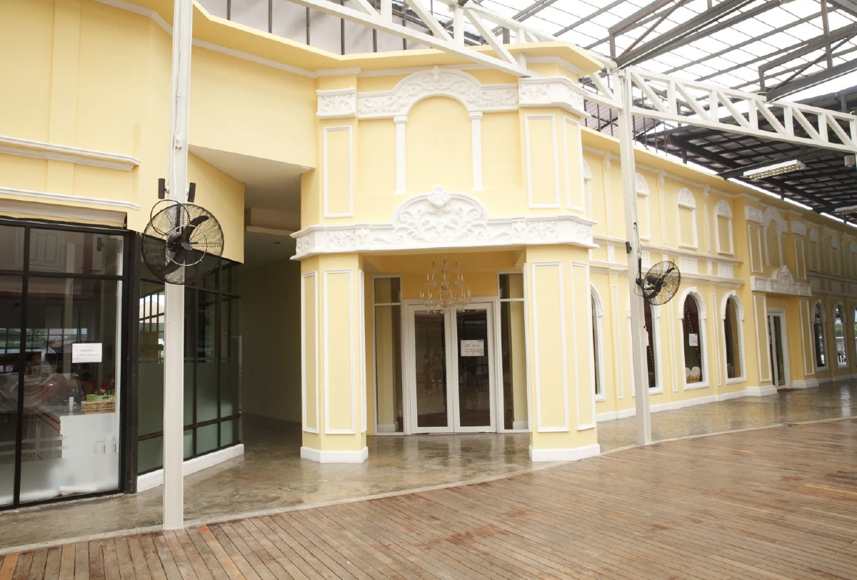 คอมมูนิตี้มอลล์ ฝน 4 แดด 8 รวยแล้วค่อยทำ