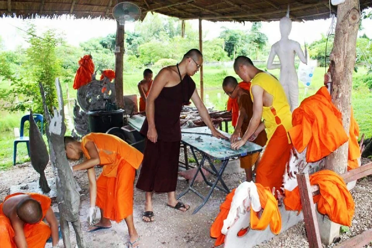 พระรุ่นใหม่สร้างงานศิลป์ เพื่อเด็กและเยาวชน