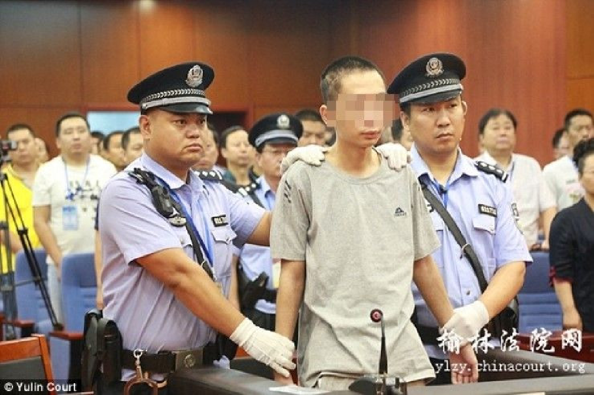 ศาลจีนสั่งประหาร มือมีดไล่แทงหมู่นร.ดับ 9 ราย ศาลจีนสั่งประหาร มือมีดไล่แทงหมู่นร.ดับ 9 ราย