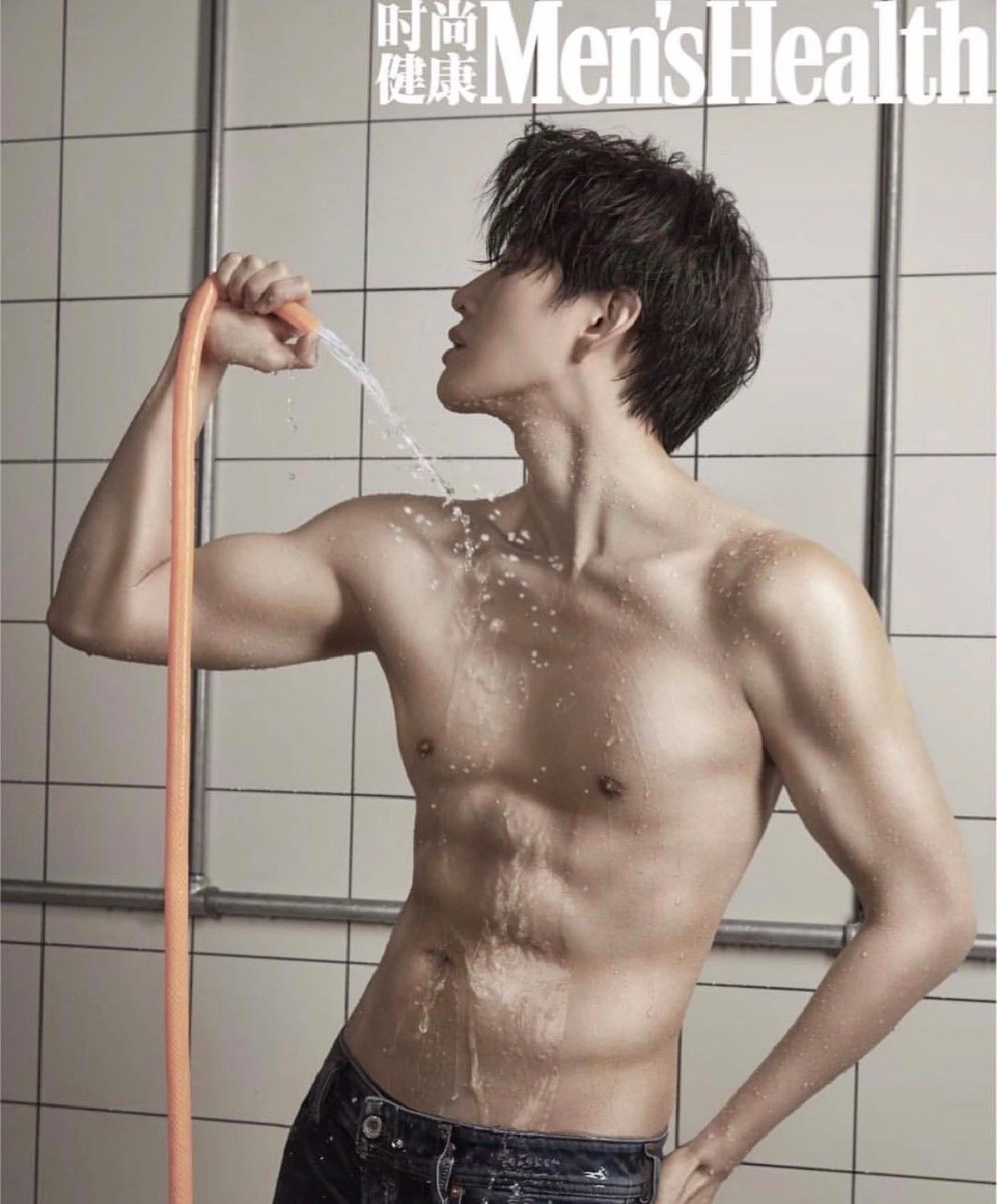 ยิ่งเปียกยิ่งแซ่บ! ไมค์ พิรัชต์ ถอดเสื้ออาบน้ำถ่ายแบบ Men Health จีน