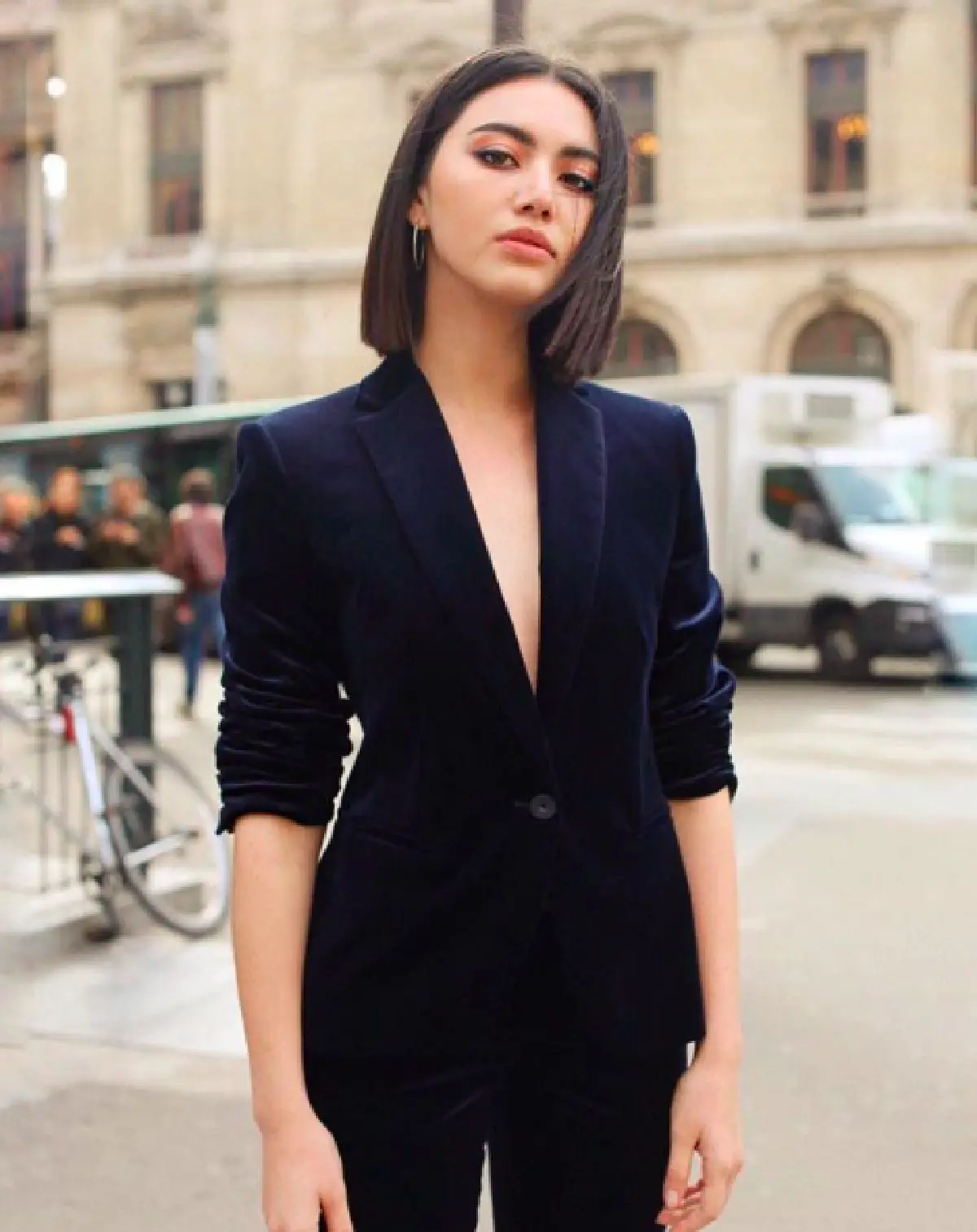 ซูมทุกดีเทลของ "ใหม่ ดาวิกา” เดินสายอวดความปังอย่างต่อเนื่องที่ Paris Fashion Week 2018