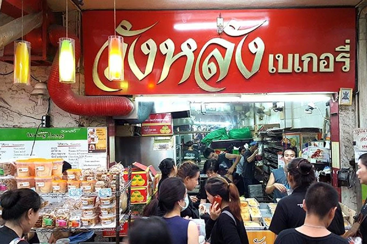 ตลาดวังหลัง แหล่งช็อปใกล้สถานีตากสิน