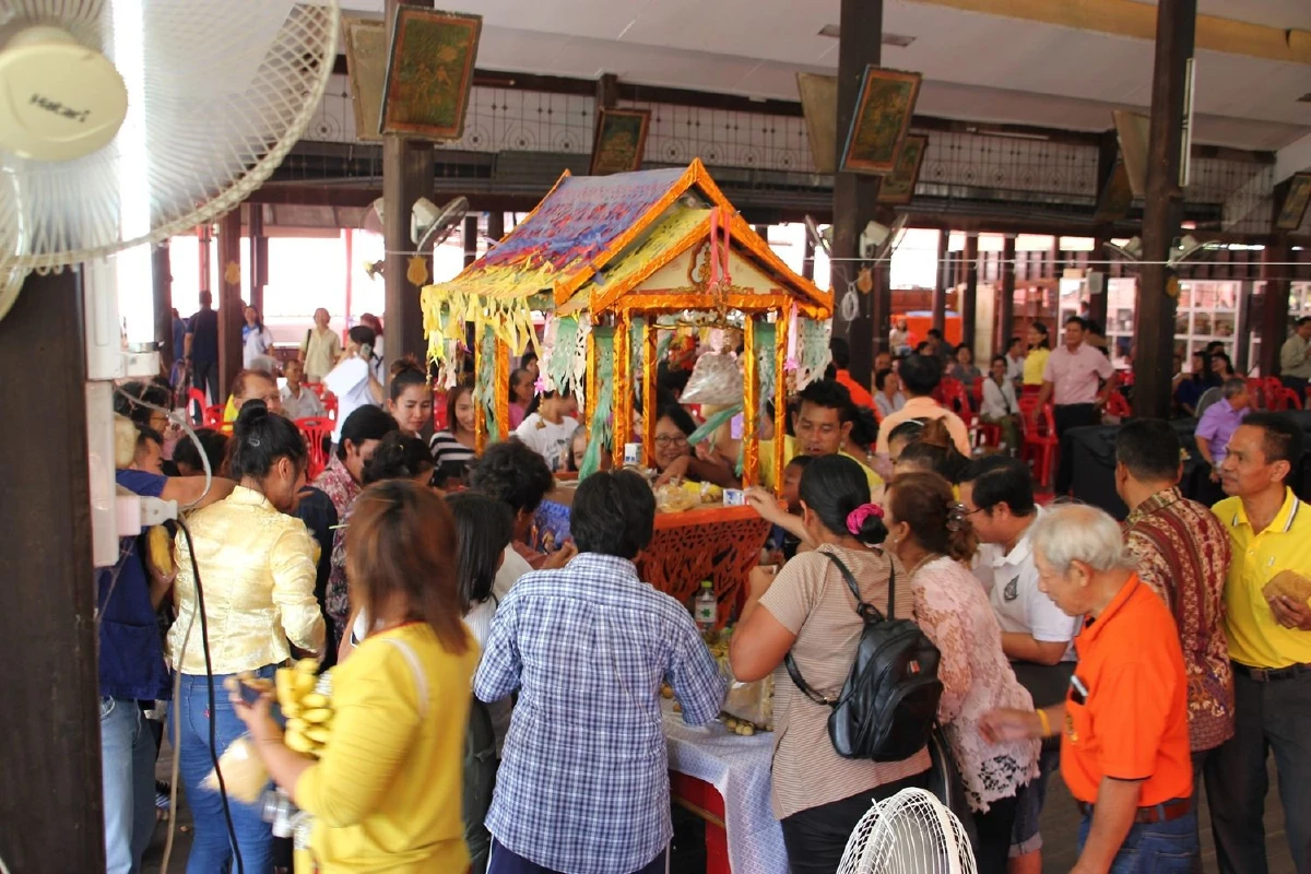 ชาวปักษ์ใต้ไม่ลืมถิ่นจัดงานบุญสารทเดือนสิบที่พิษณุโลก