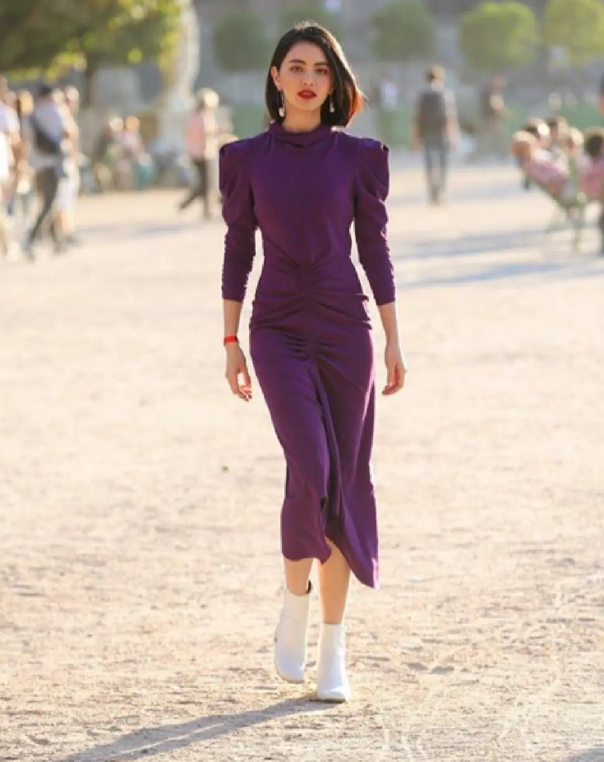 ซูมทุกดีเทลของ "ใหม่ ดาวิกา” เดินสายอวดความปังอย่างต่อเนื่องที่ Paris Fashion Week 2018