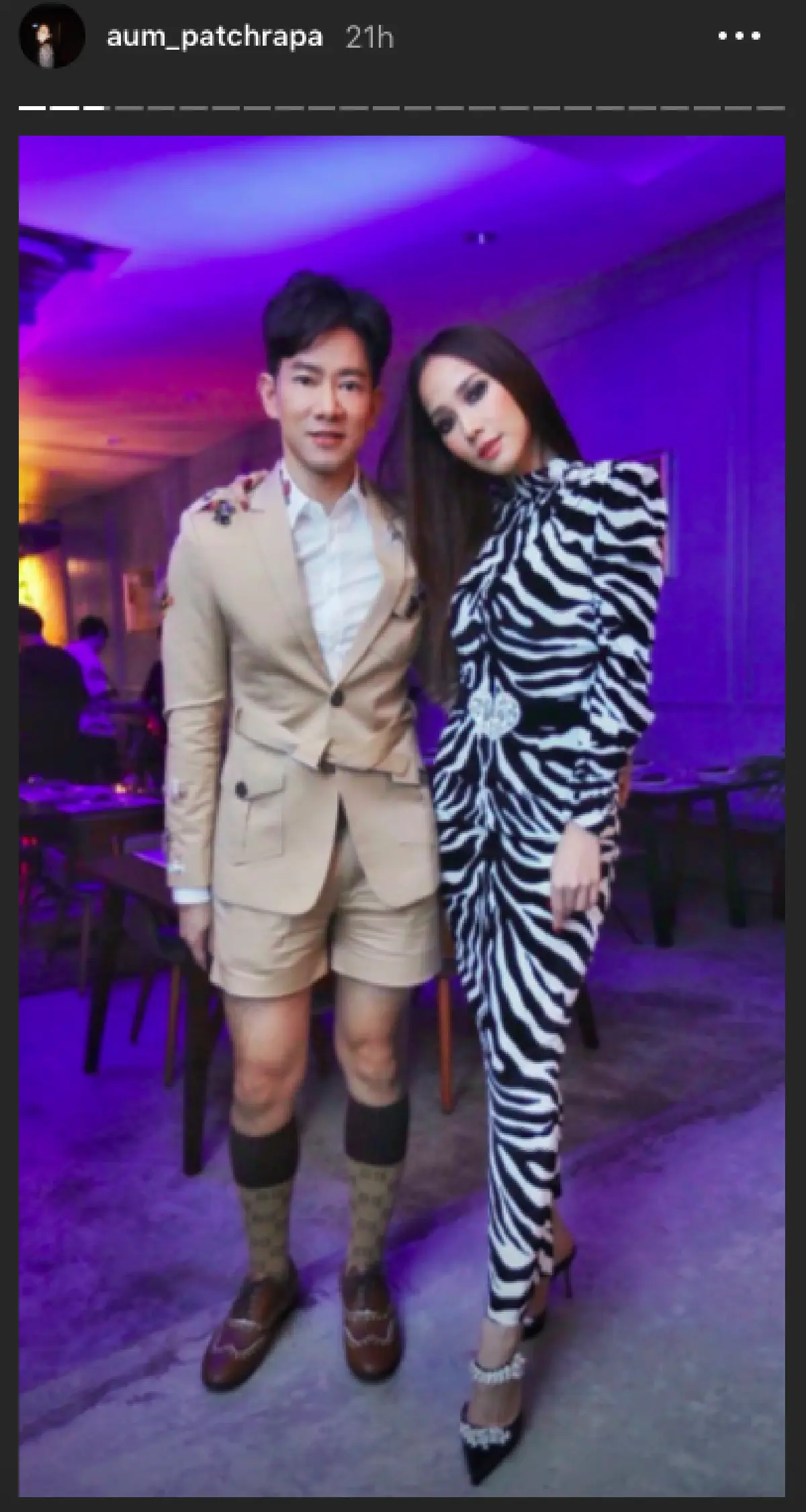 “อั้ม” ใส่ชุดม้าลายสุดแซ่บ นำทีมตัวพ่อ-ตัวแม่ของวงการ ร่วมงานวันเกิด “ชาย อานันทวีป”