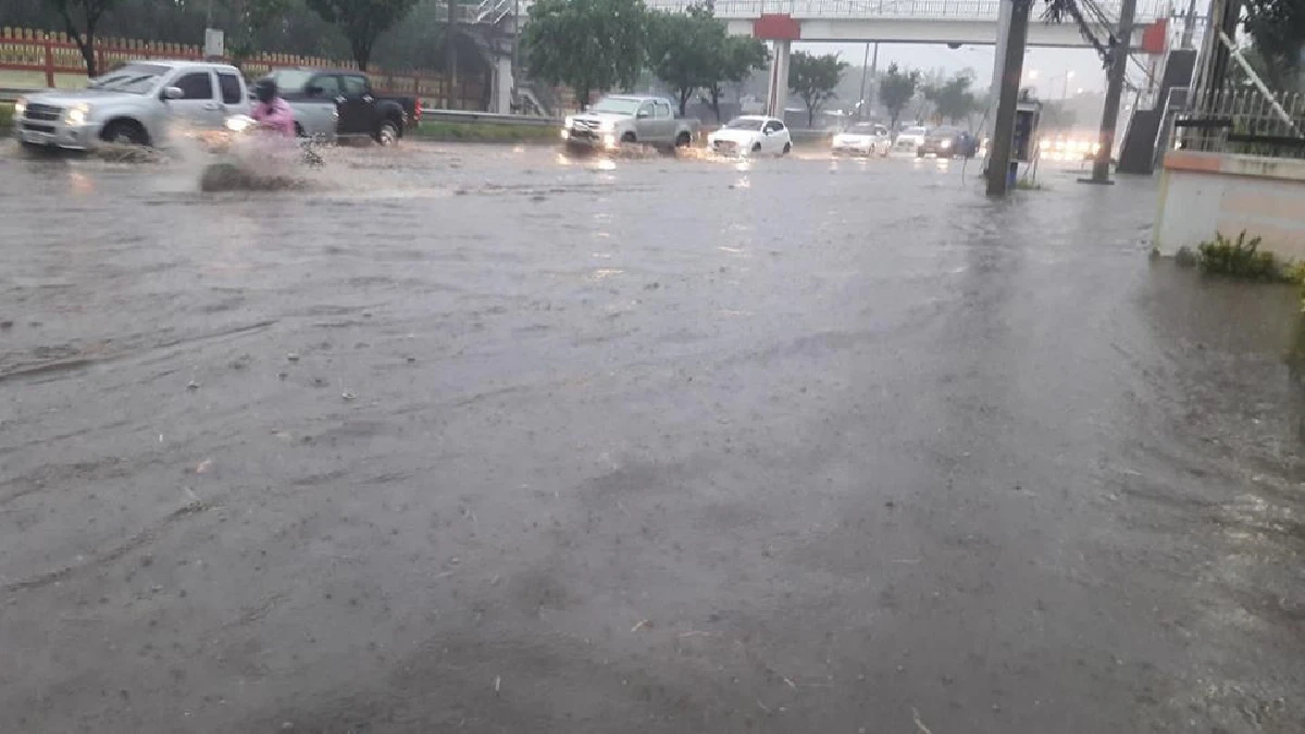 ฝนถล่มโคราชหลายชั่วโมงน้ำท่วมหลายจุด