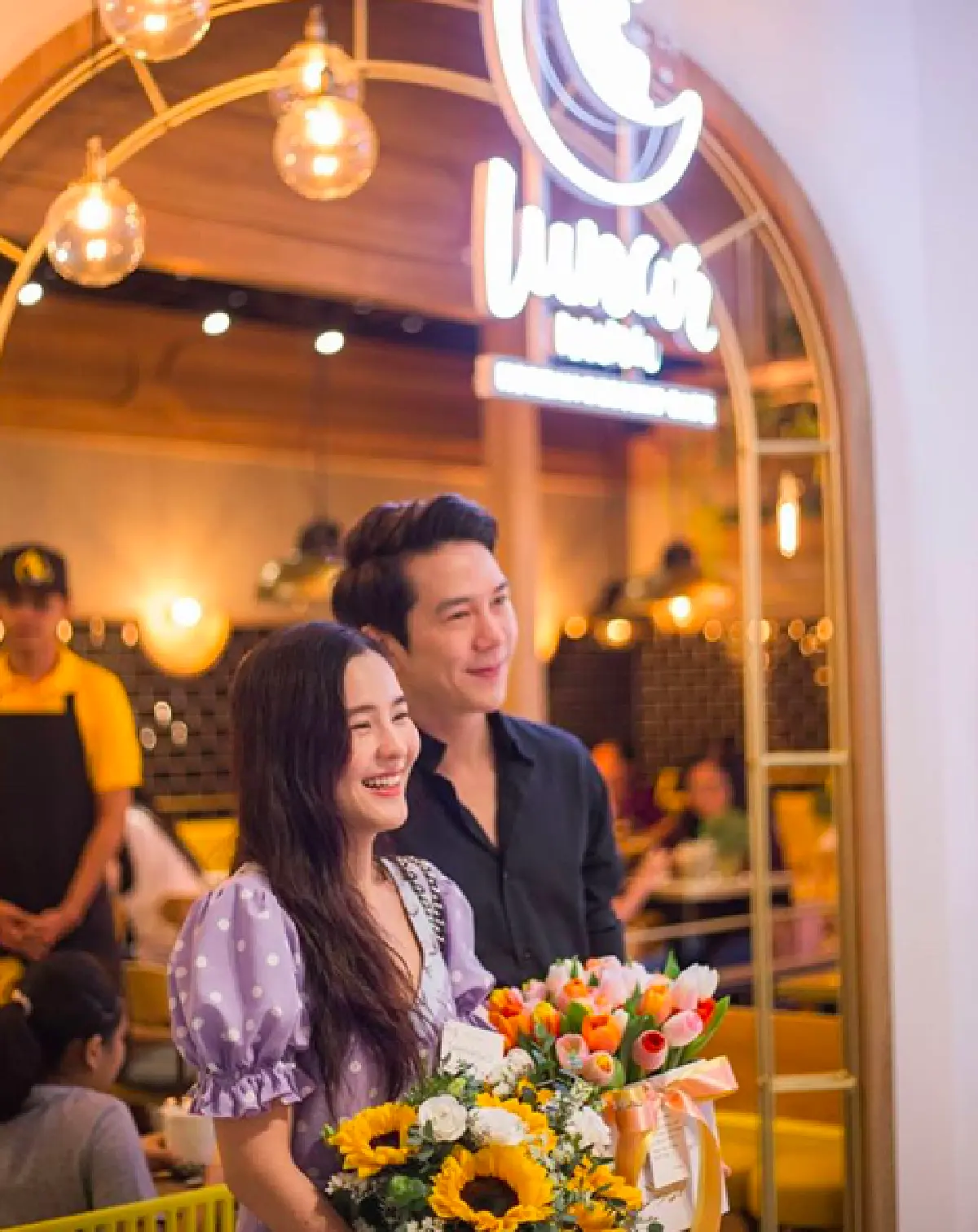 “แอมป์” ว่าไง!? “ออม” ได้ช่อดอกไม้จากงานแต่ง แต่งานนี้เจ้าสาวเดินมาให้เองกับมือ