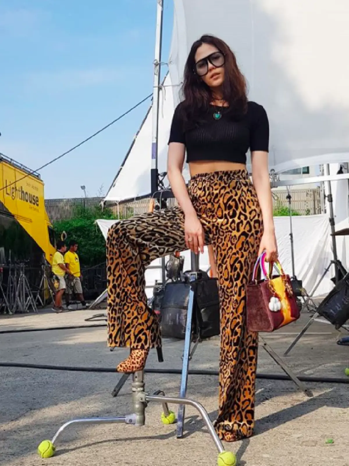 ตัวแม่ไม่มีพลาด! ส่องแฟชั่นสุดลายหนังสัตว์สุดแซ่บของเหล่าซุปตาร์สาว