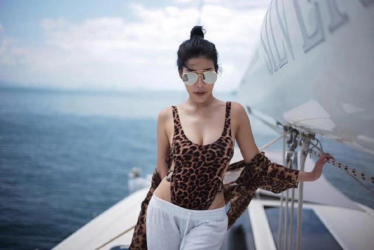 ตัวแม่ไม่มีพลาด! ส่องแฟชั่นสุดลายหนังสัตว์สุดแซ่บของเหล่าซุปตาร์สาว