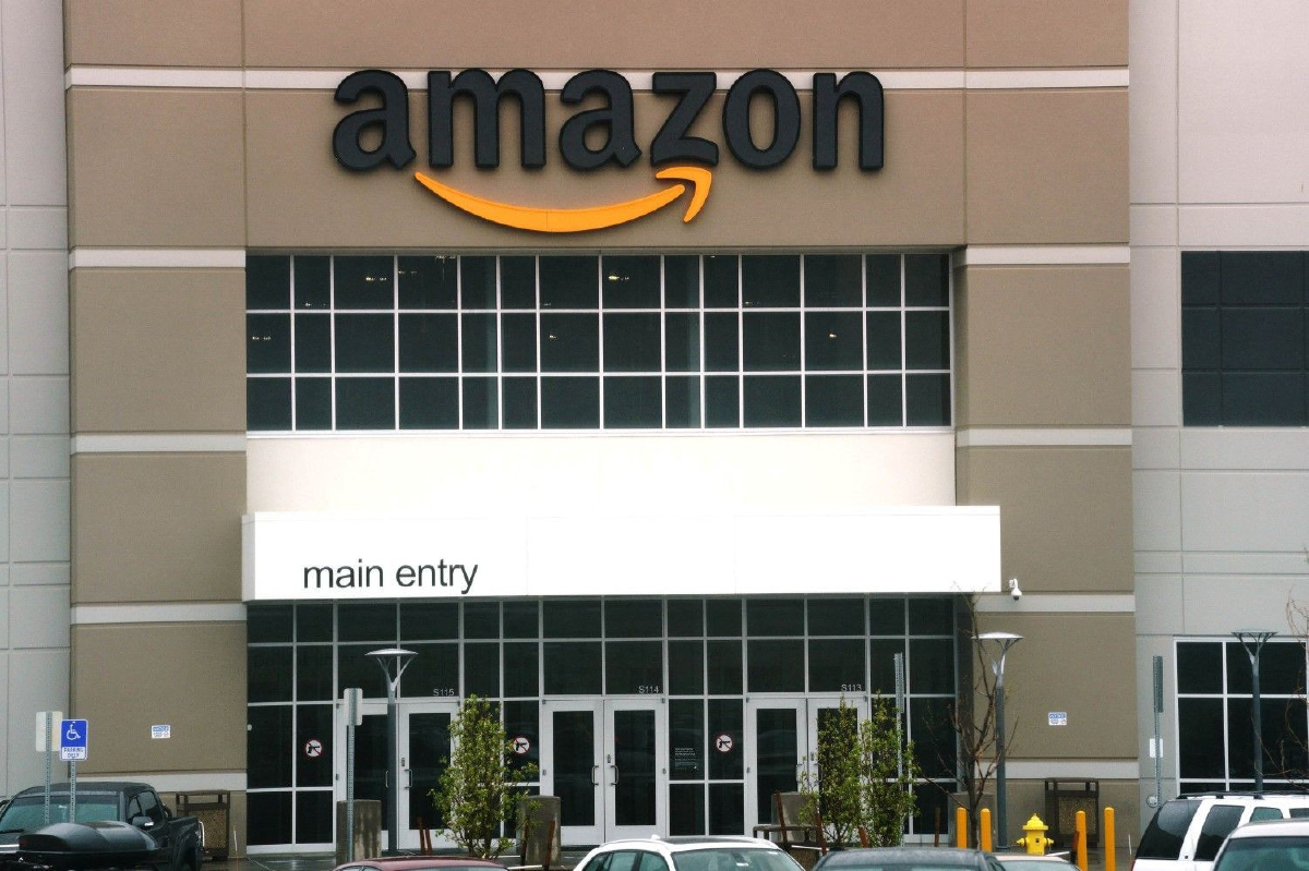 "amazon"ขึ้นค่าจ้างขั้นต่ำพนักงานเป็นชั่วโมงละ15ดอลลาร์ "amazon"ขึ้นค่าจ้างขั้นต่ำพนักงานเป็นชั่วโมงละ15ดอลลาร์