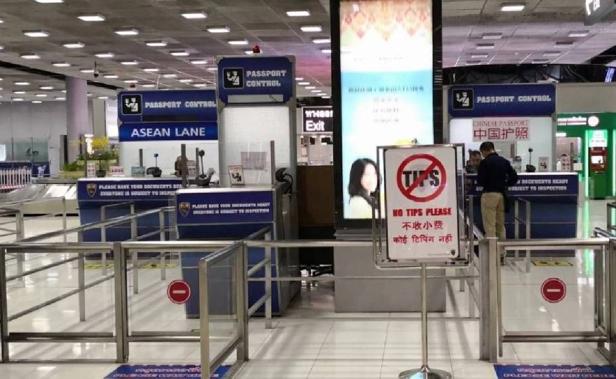 อวสานเงินใต้โต๊ะ! ด่านตรวจคนเข้าเมืองติดป้าย "No Tips"
