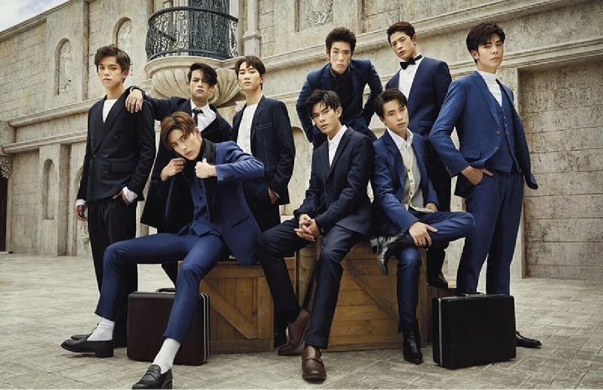งานดีเหลือเกิน! 9 หนุ่มหล่อตระกูล จิระอนันต์ แท็กทีมถ่ายแบบขึ้นปกสุดสัปดาห์