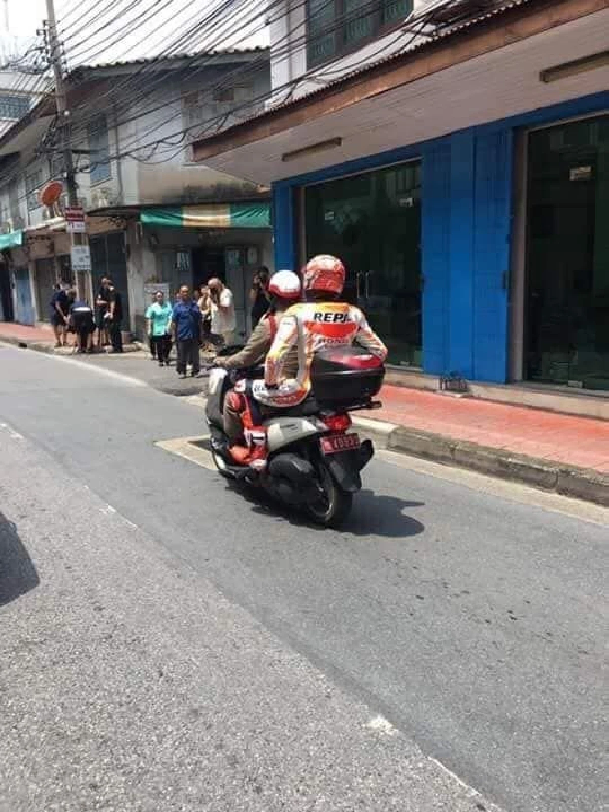 "มาร์เกซ" นักบิดแชมป์โลก ขอจ่ายค่าปรับเอง-หลังตร.อนุญาตให้ขี่โปรโมทท่องเที่ยว