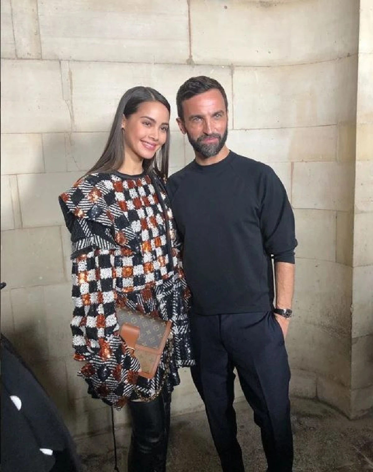 สื่อนอกชม ญาญ่า อุรัสยา แขกที่แต่งตัวดีที่สุดในแฟชั่นโชว์ LV ที่ปารีส