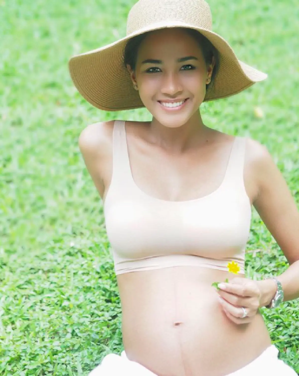 ธรรมดาแม่ไม่ทำ! "เมญ่า นนธวรรณ” สลัดภาพนางงาม มาเป็นสไตล์ Dragmom สุดคูลถ่ายภาพก่อนคลอด