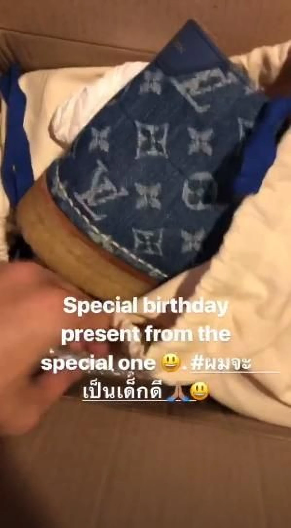 ไม่ธรรมดา! ซูมรองเท้าแบรนด์หรูรุ่นใหม่ที่ “ปราง” มอบให้ “โต้ง ทูพี” วันเกิด