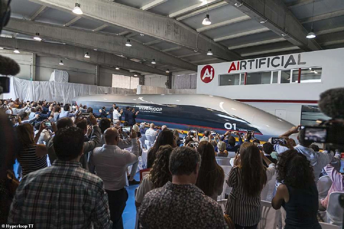 เผยโฉมไฮเปอร์ลูปโดยสารรุ่นแรกแล้ว