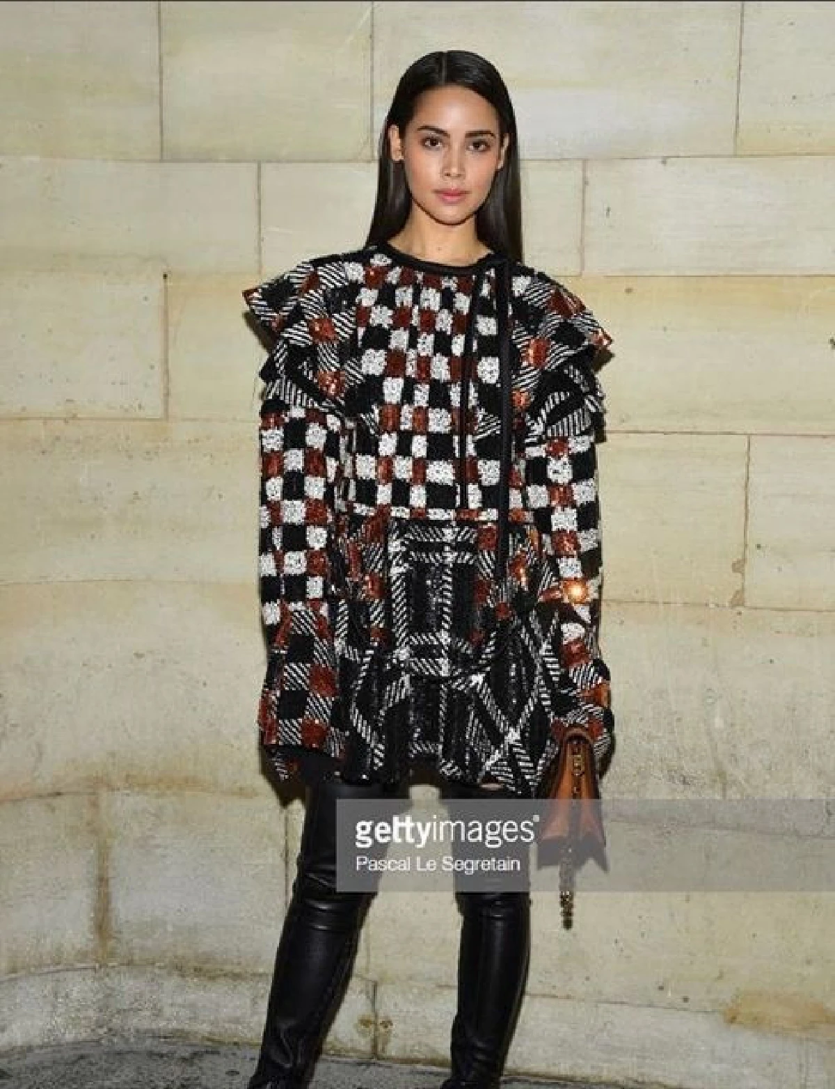 สื่อนอกชม ญาญ่า อุรัสยา แขกที่แต่งตัวดีที่สุดในแฟชั่นโชว์ LV ที่ปารีส