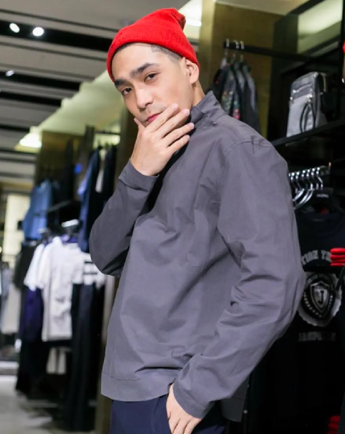 ไม่ธรรมดา! ซูมรองเท้าแบรนด์หรูรุ่นใหม่ที่ “ปราง” มอบให้ “โต้ง ทูพี” วันเกิด