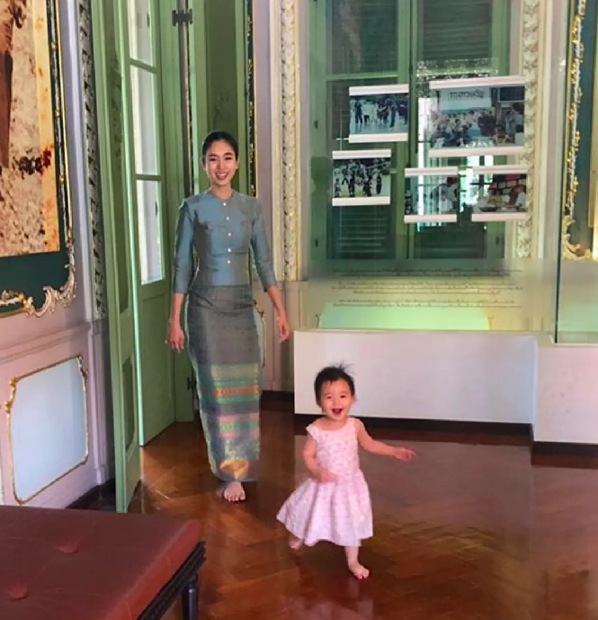 สวยสง่าได้แม่! “ปอย” ควงคุณแม่สวมชุดไทยเรียบหรูงดงาม ถวายเพลแด่ "สมเด็จพระสังฆราช”