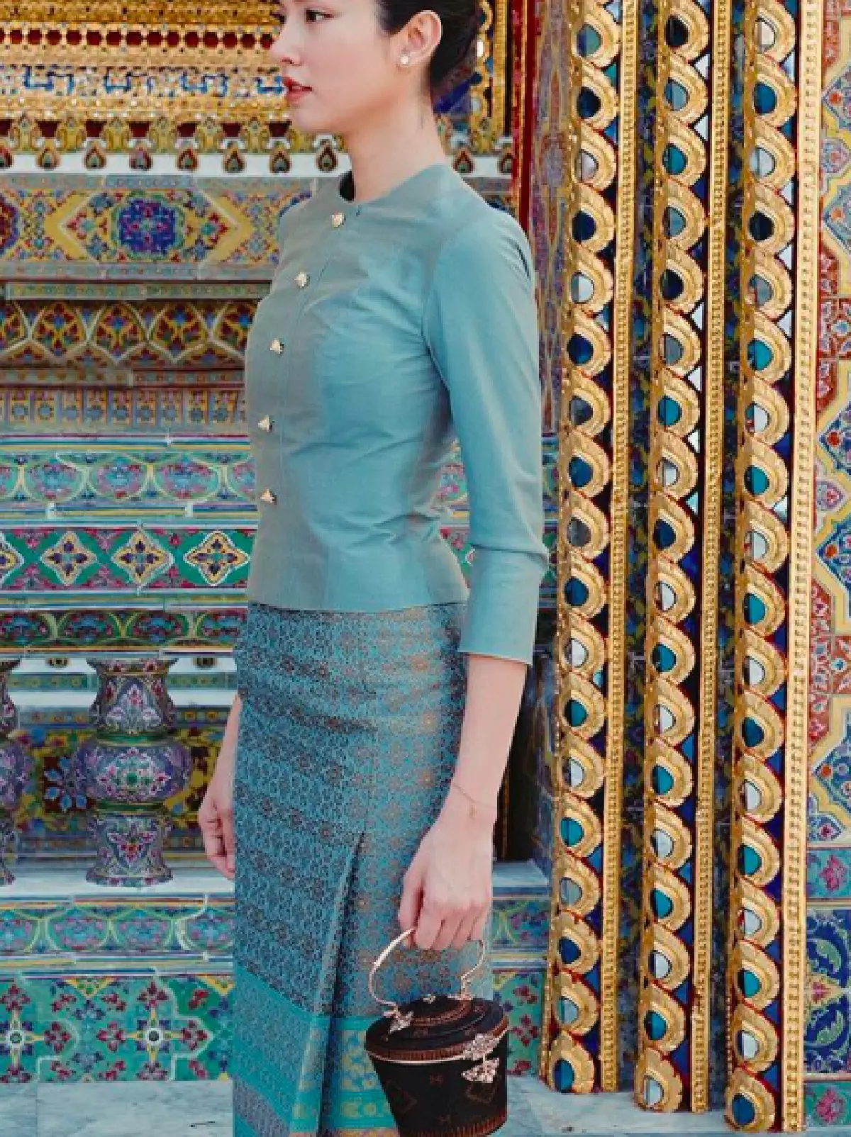 สวยสง่าได้แม่! “ปอย” ควงคุณแม่สวมชุดไทยเรียบหรูงดงาม ถวายเพลแด่ "สมเด็จพระสังฆราช”