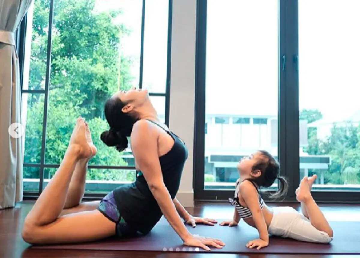 ตามแม่มาติดๆ “น้องเจ้าขา” ลีลาไม่ธรรมดา ฝึกโยคะกับ “แม่กระแต” ท่ายากมาหมด