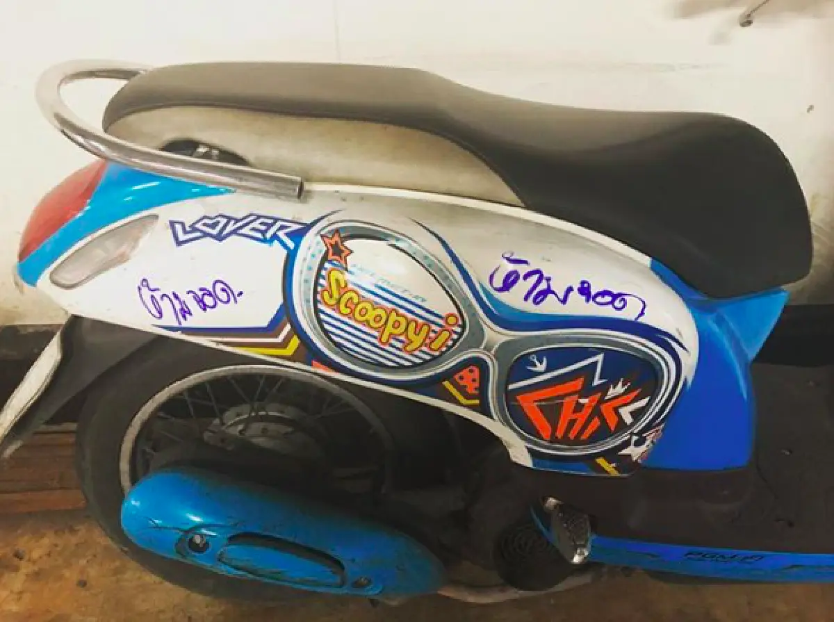 “บุ้ง สะธี” ภรรยา “เวฟ สาริน” ไม่ทน! ใช้ปากกาเมจิกเขียนรถพนักงาน หลังเตือนมาครึ่งปี