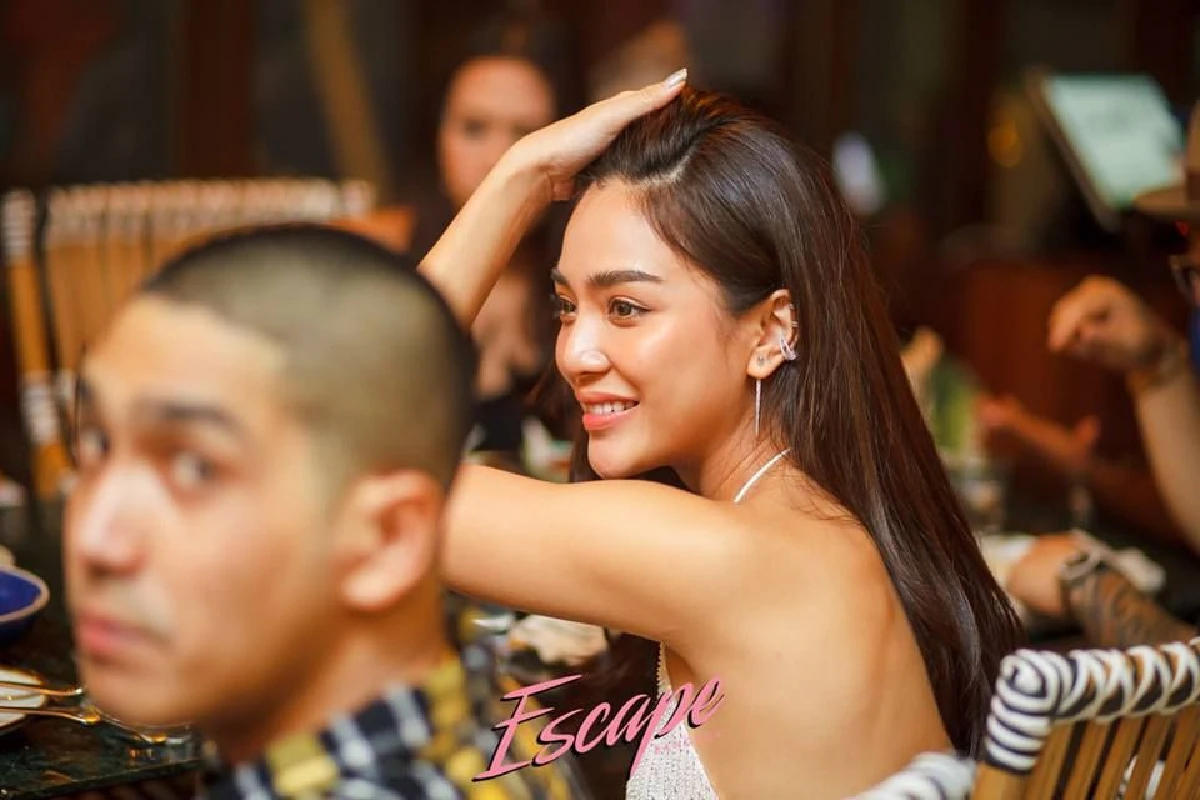 ช็อตนี้ตาย! “โต้ง ทูพี” จุ๊บหน้าผาก "ปราง กัญญ์ณรัณ” สุดมุ้งมิ้ง หวานกลางานปาร์ตี้วันเกิด