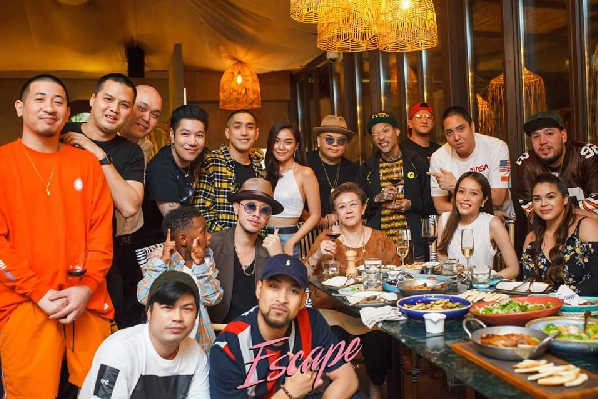 ช็อตนี้ตาย! “โต้ง ทูพี” จุ๊บหน้าผาก "ปราง กัญญ์ณรัณ” สุดมุ้งมิ้ง หวานกลางานปาร์ตี้วันเกิด