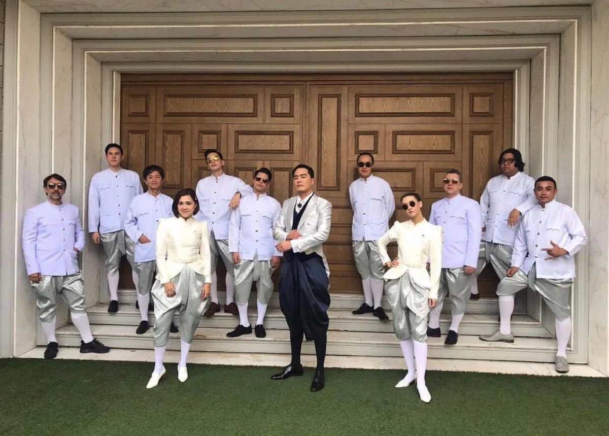 เอมี่ กลิ่นประทุม อวดความเท่แบบไทย ในฐานะเพื่อนเจ้าบ่าว เคลลี่